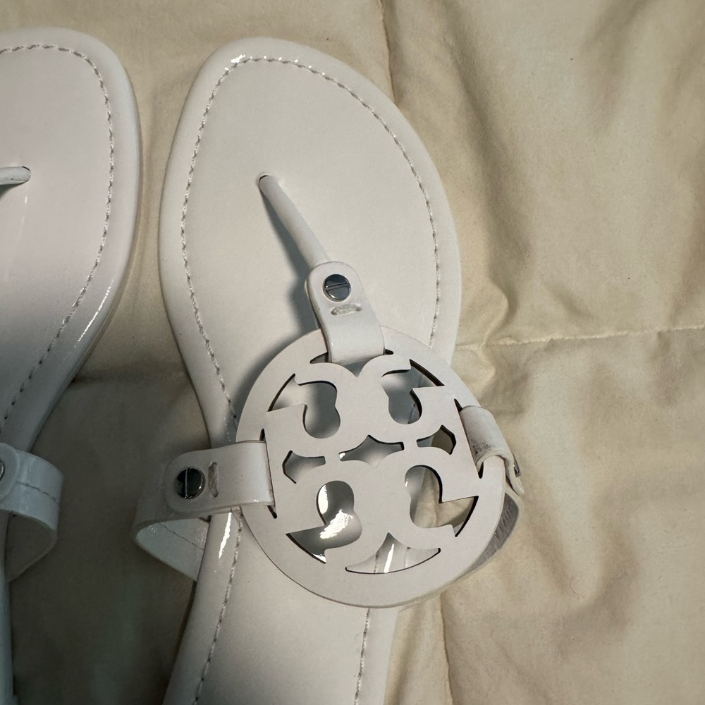 Tory Burch White Sandals Elegant Design